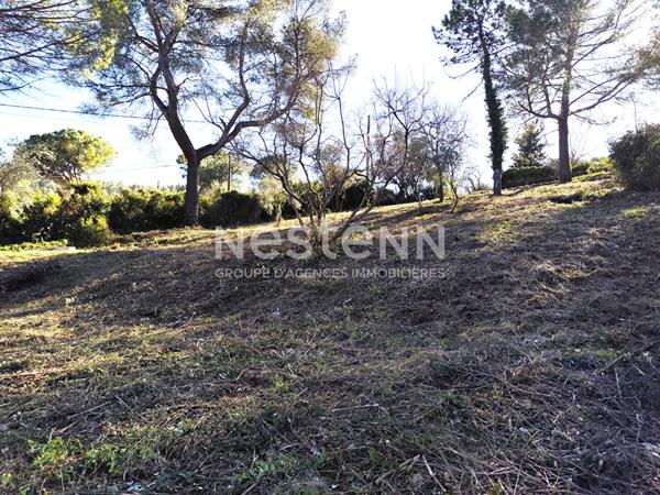 Terrain constructible 1323 m², PC 213 m², piscine