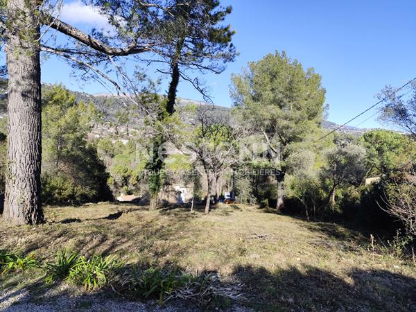 Terrain constructible 1323 m², PC 213 m², piscine