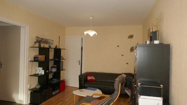 FAVERGES. APPARTEMENT 3 PIECES AVEC CAVE ET GARAGE