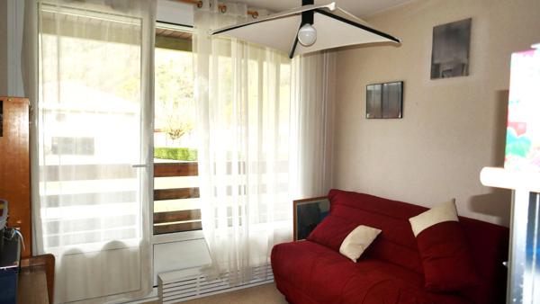 FAVERGES. APPARTEMENT 3 PIECES AVEC CAVE ET GARAGE