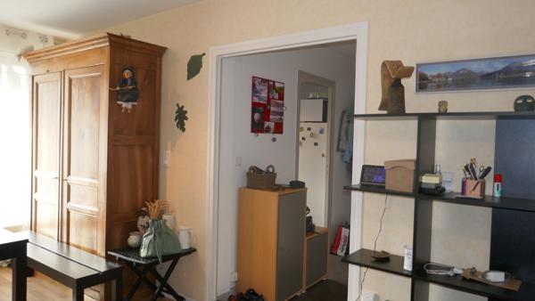 FAVERGES. APPARTEMENT 3 PIECES AVEC CAVE ET GARAGE