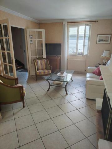 Maison, garage avec jardin