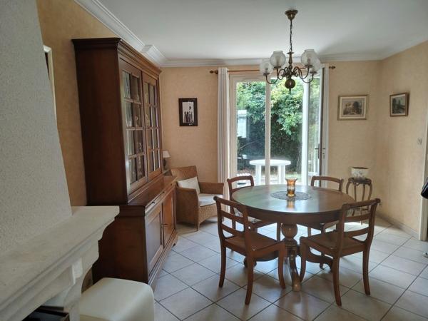 Maison, garage avec jardin
