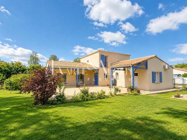 Villa avec vie de plain-pied, jardin et double garage