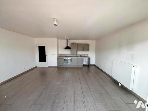 APPARTEMENT BALCON ET STATIONNEMENT