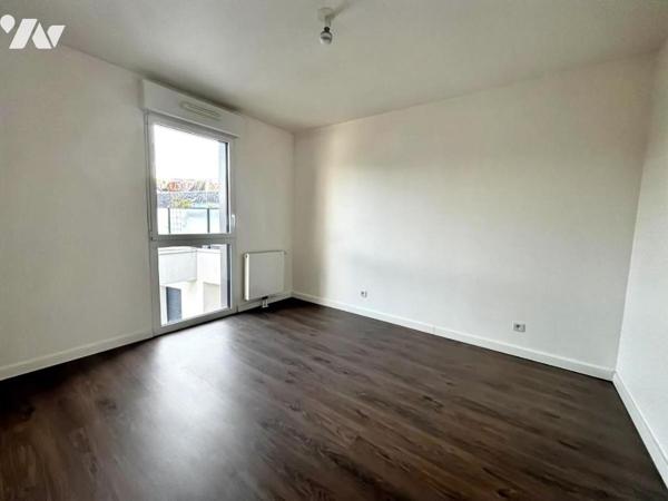 APPARTEMENT BALCON ET STATIONNEMENT