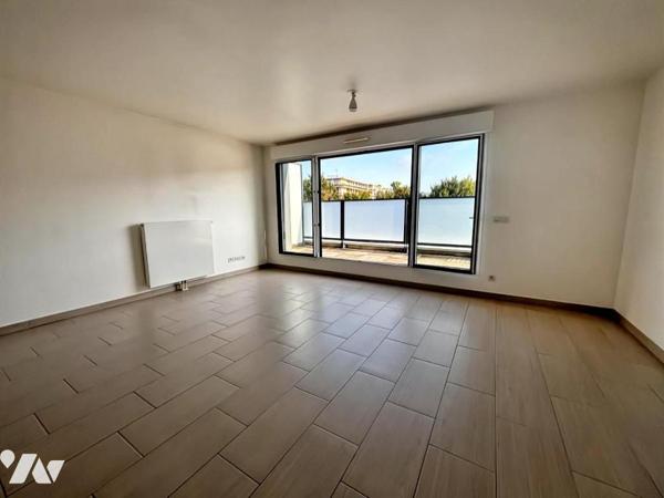 APPARTEMENT BALCON ET STATIONNEMENT