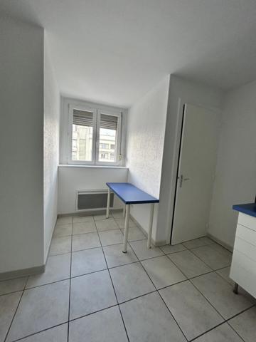 Location                                                      Bureau
                        
                     2 pièces                      64 m2                     à Saint-Dié-des-Vosges