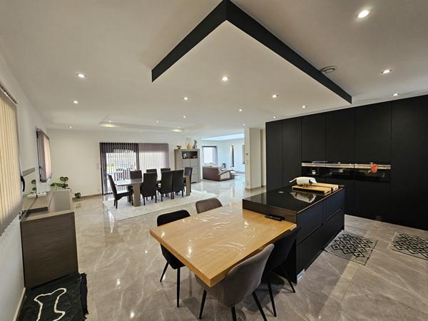 Maison 6 pièces 222.24 m2