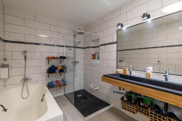 Homécourt (54310) Maison familiale 4 chambres, jardin, 2 garages SANS TRAVAUX