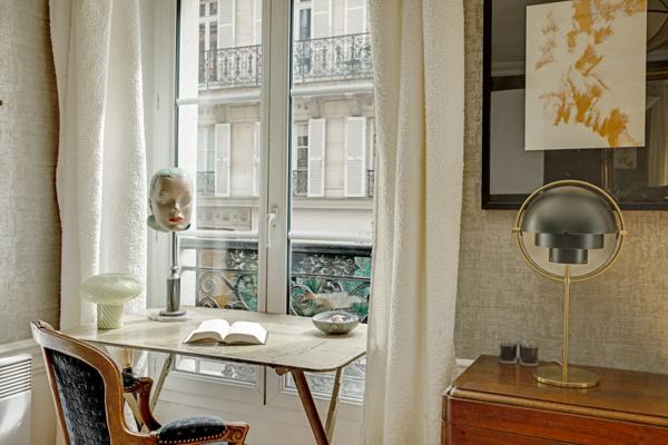 Paris (75006) ST-GERMAIN - 2 PIECES Véritable cocon