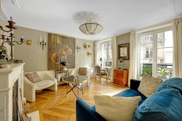 Paris (75006) ST-GERMAIN - 2 PIECES Véritable cocon