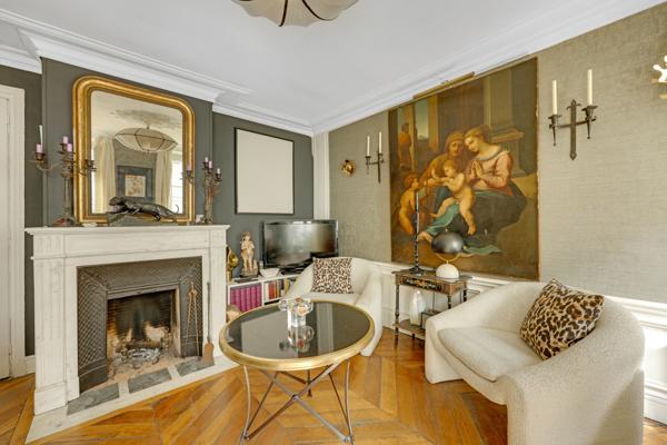 Paris (75006) ST-GERMAIN - 2 PIECES Véritable cocon