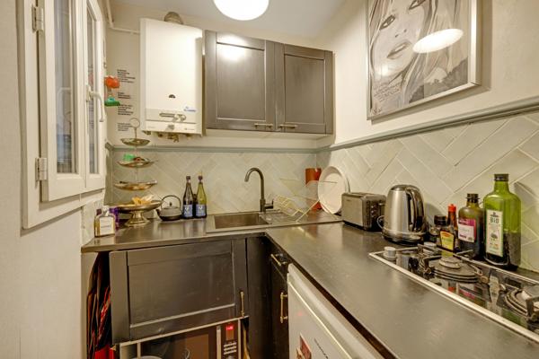 Paris (75006) ST-GERMAIN - 2 PIECES Véritable cocon