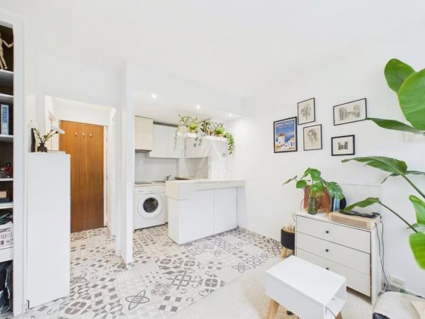 Charmant studio lumineux de 21,65 m² avec vue sur jardin — Idéal investisseur (vendu loué)