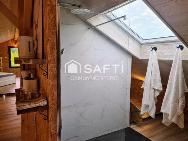 Maison moderne avec dépendance aménageable sur une belle parcelle à Gastes