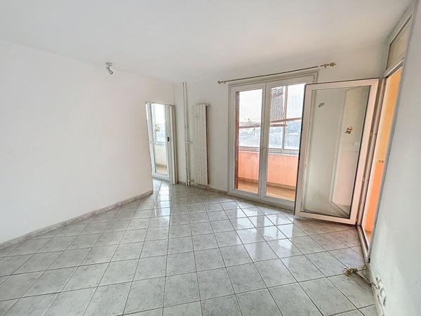 Toulon Ouest Appartement T3 de 52.35m² balcon et cave