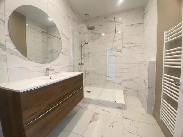 03200 VICHY -APPARTEMENT DE STANDING 3 PIÈCES AVEC BALCON TERASSE -EN SUS - PARKING GARAGE AVEC 2 PLACES DE PARKING -COEUR DE VILLE