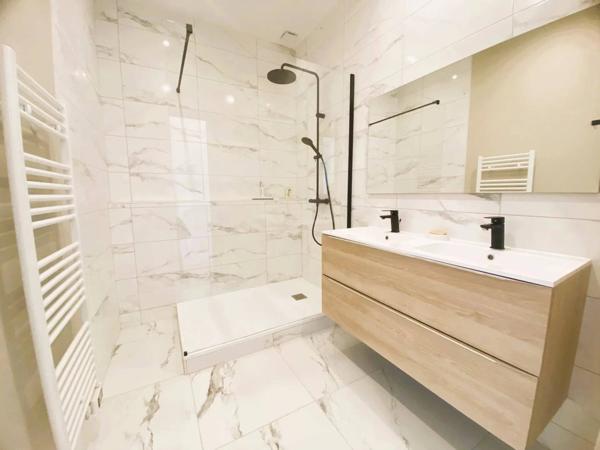 03200 VICHY -APPARTEMENT DE STANDING 3 PIÈCES AVEC BALCON TERASSE -EN SUS - PARKING GARAGE AVEC 2 PLACES DE PARKING -COEUR DE VILLE