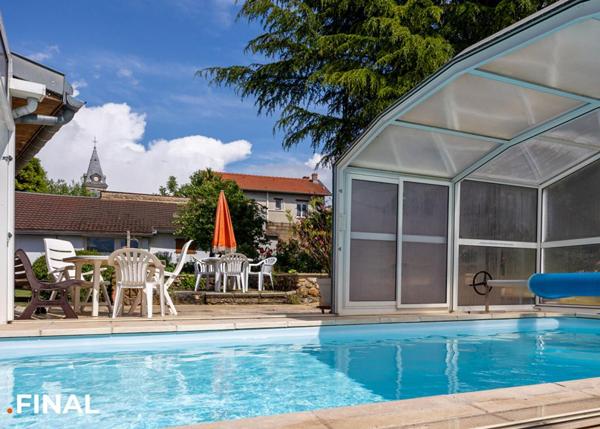 Maison familiale avec piscine et studio indépendant