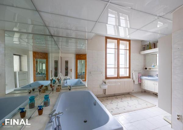 Maison familiale avec piscine et studio indépendant