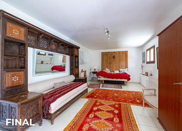 Maison familiale avec piscine et studio indépendant