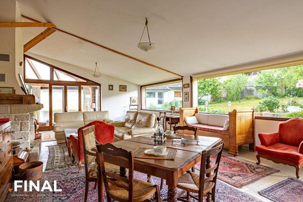 Maison familiale avec piscine et studio indépendant