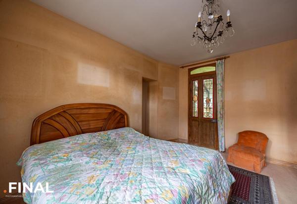 Maison familiale avec piscine et studio indépendant