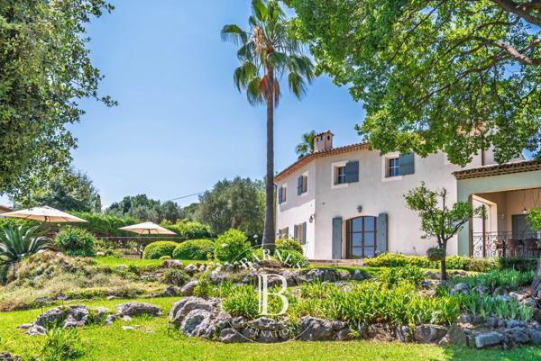 Biot, Villa 5 Chambres -  227 m² à vendre