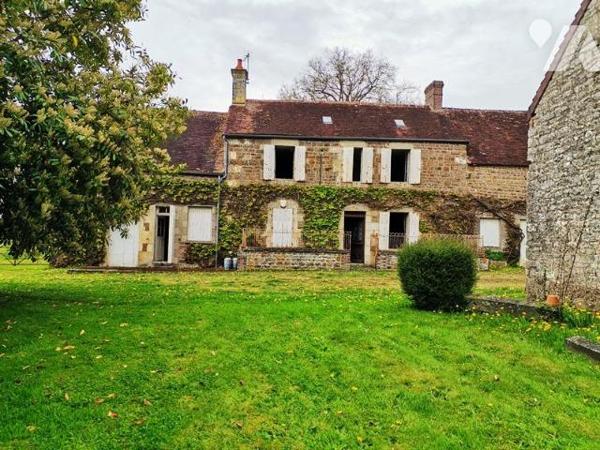 LES ROTOURS, ancien corps de ferme sur 8 000 m² de terrain