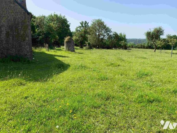 LES ROTOURS, ancien corps de ferme sur 8 000 m² de terrain