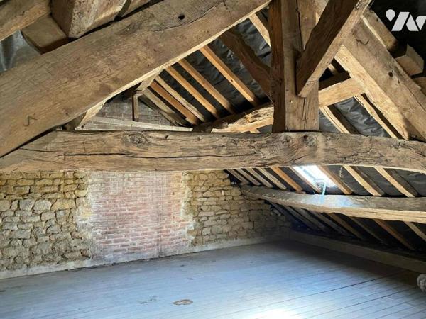 LES ROTOURS, ancien corps de ferme sur 8 000 m² de terrain