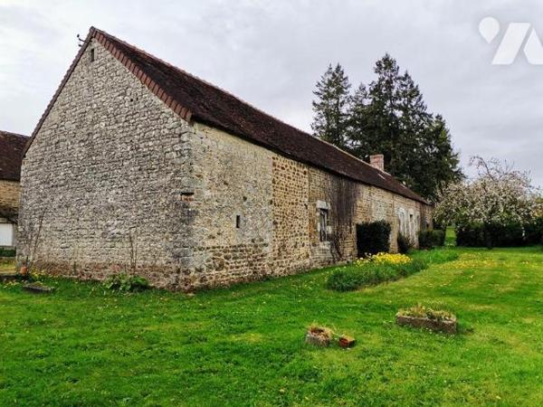 LES ROTOURS, ancien corps de ferme sur 8 000 m² de terrain