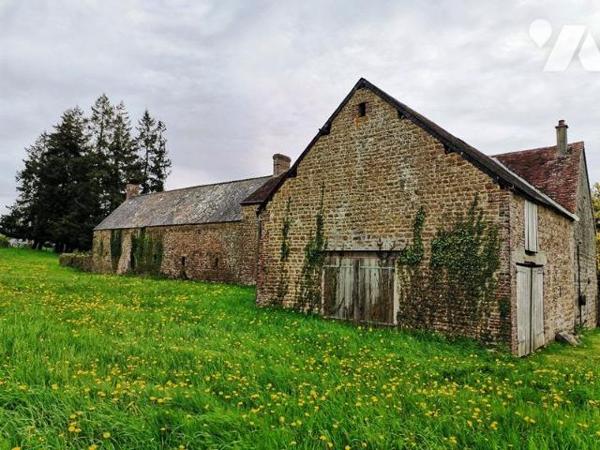 LES ROTOURS, ancien corps de ferme sur 8 000 m² de terrain