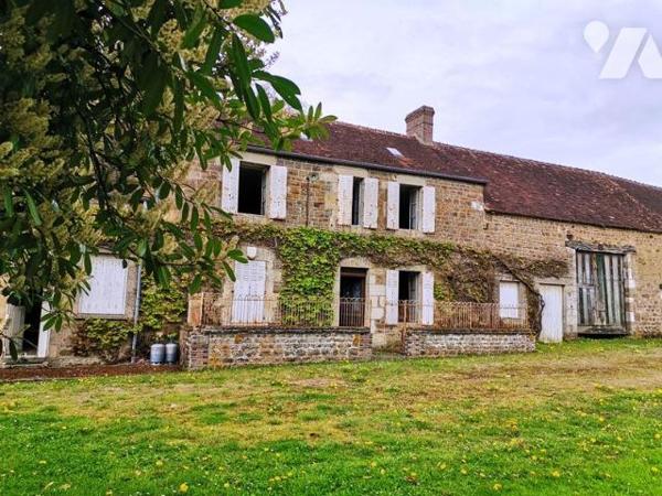 LES ROTOURS, ancien corps de ferme sur 8 000 m² de terrain