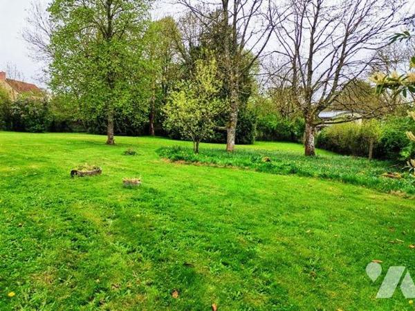 LES ROTOURS, ancien corps de ferme sur 8 000 m² de terrain