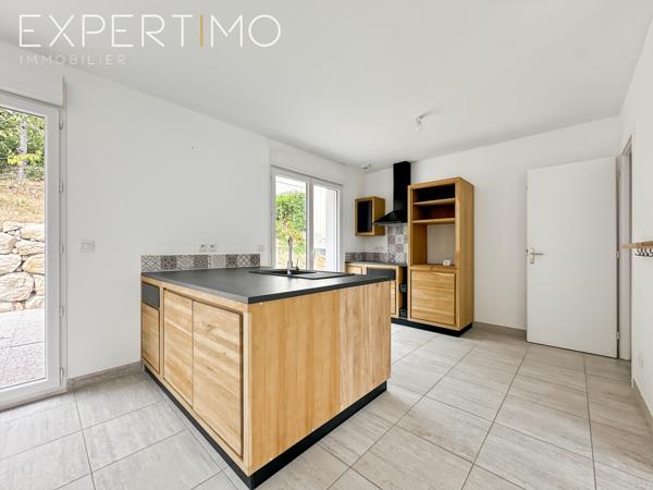 Maison neuve, individuelle, édifié sur sous-sol total