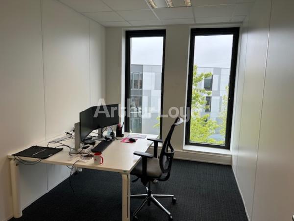 Bureaux à louer à Lesquin dans immeuble neuf avec parkings