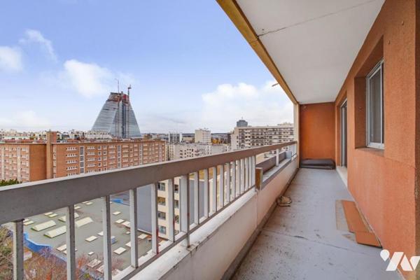 Appartement au 10ème étage, vue dégagée