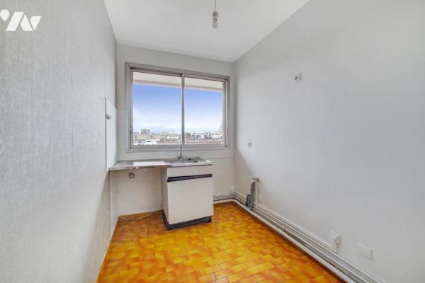 Appartement au 10ème étage, vue dégagée
