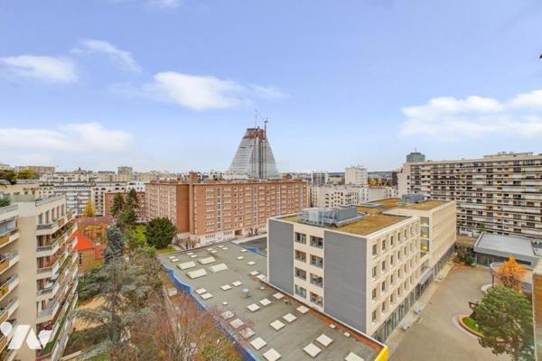 Appartement au 10ème étage, vue dégagée