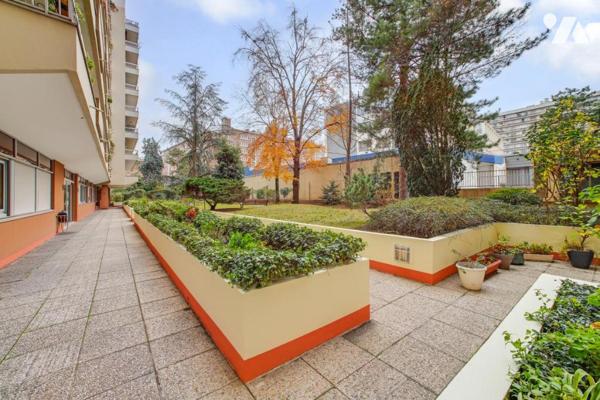 Appartement au 10ème étage, vue dégagée