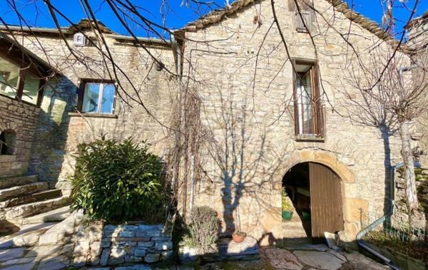 Vente Maison Caussenarde avec cour à rénover Gorges-du-tarn-causses   