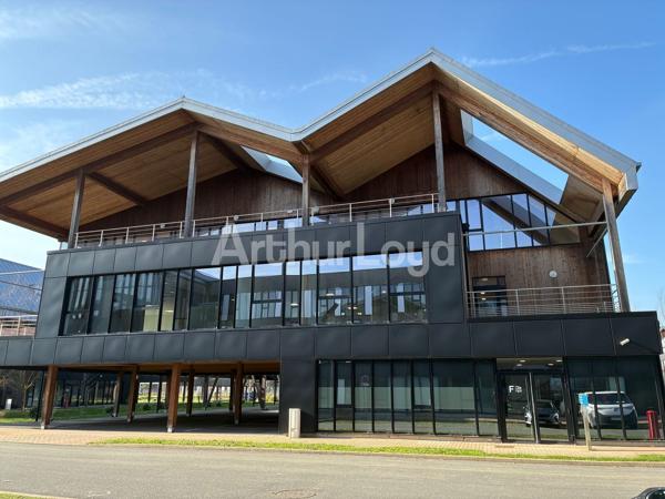 Bureau à louer Villeneuve-d'Ascq terrasses et desserte transports en commun