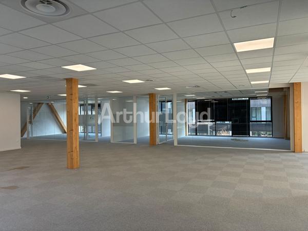 Bureau à louer Villeneuve-d'Ascq terrasses et desserte transports en commun