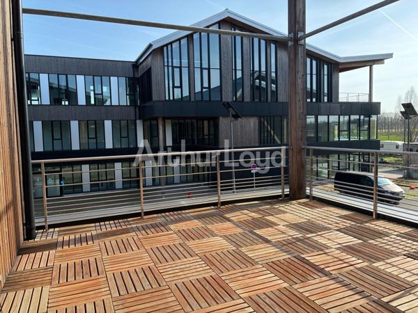 Bureau à louer Villeneuve-d'Ascq terrasses et desserte transports en commun
