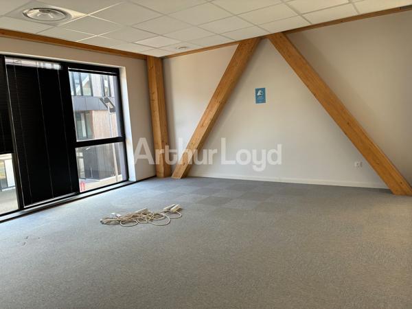 Bureau à louer Villeneuve-d'Ascq terrasses et desserte transports en commun