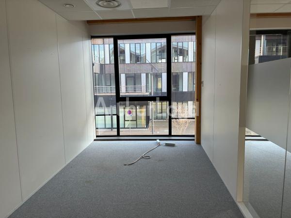 Bureau à louer Villeneuve-d'Ascq terrasses et desserte transports en commun