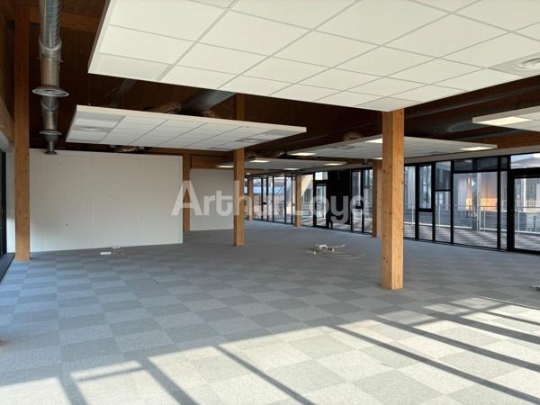 Bureau à louer Villeneuve-d'Ascq terrasses et desserte transports en commun