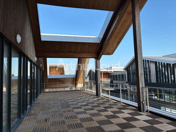 Bureau à louer Villeneuve-d'Ascq terrasses et desserte transports en commun